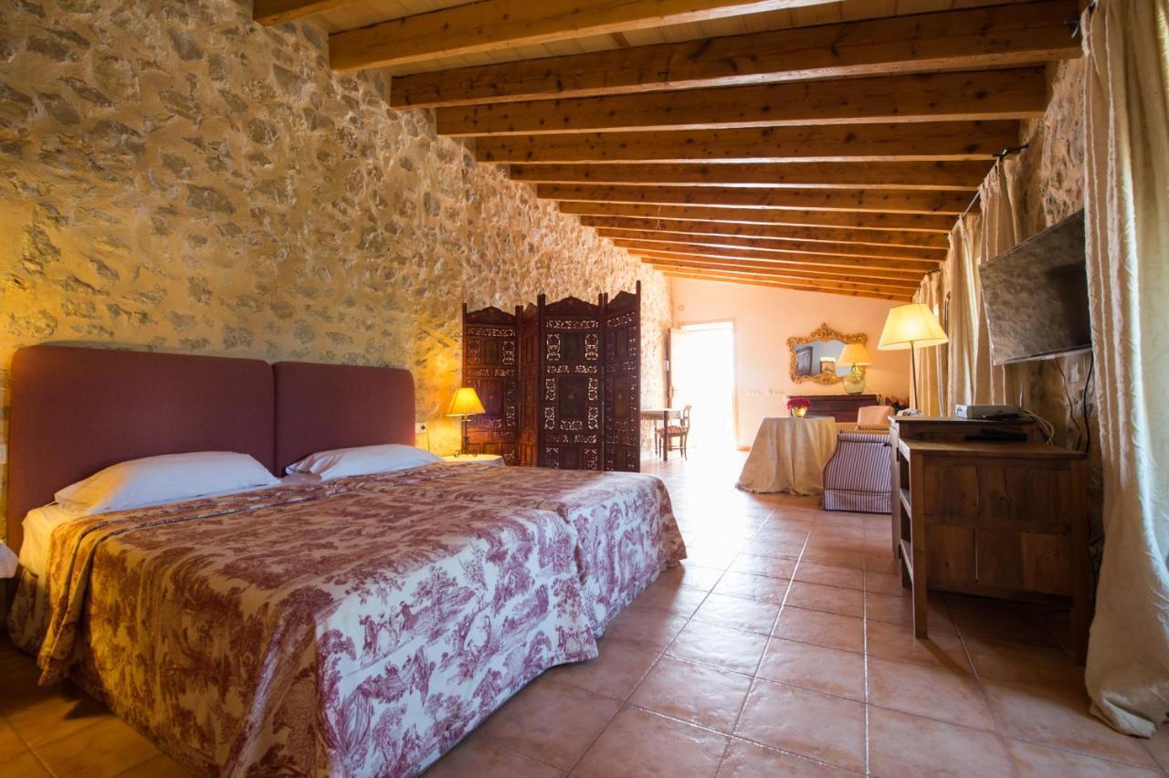 بوريريس Agroturismo Can Feliu الغرفة الصورة